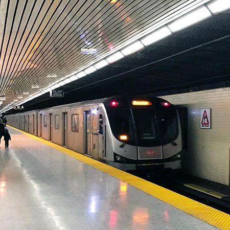 Executive Room In Toronto Next To Yorkdale Shopping Centre Extérieur photo