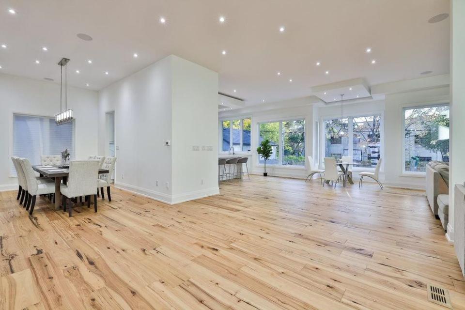Executive Room In Toronto Next To Yorkdale Shopping Centre Extérieur photo