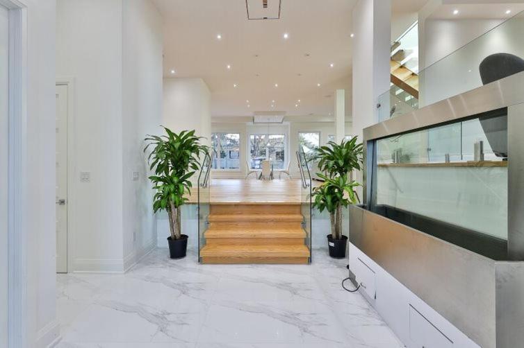 Executive Room In Toronto Next To Yorkdale Shopping Centre Extérieur photo