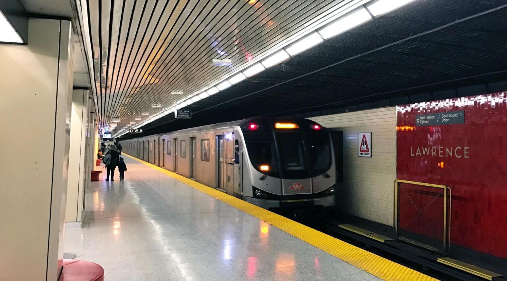 Executive Room In Toronto Next To Yorkdale Shopping Centre Extérieur photo